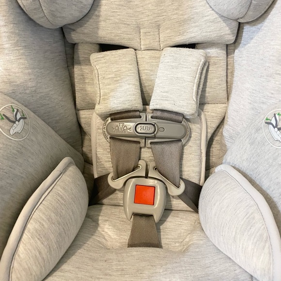 SOLD Uppababy Mesa Infant Car Seat Bryce - Picture 4 of 13